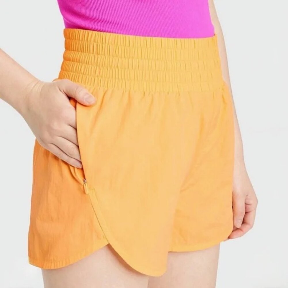 all in motion high rise crinkle shorts 🍊 xs
